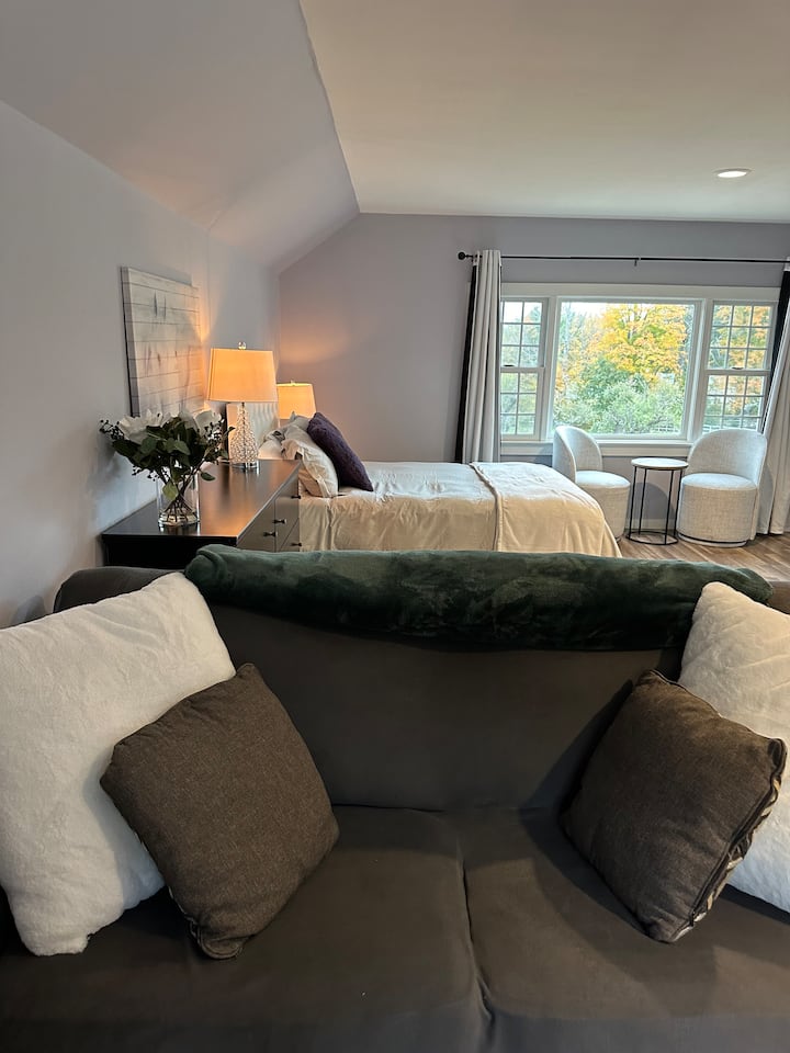 Peaceful Springtime Retreat: Private Horse Farm - New Hampshire