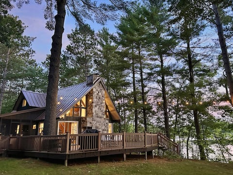 Lakefront Chalet, Close to Dells, Dock, Fire Pit