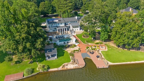 Tranquil Waters l Lakefront Mansion l Lake Spivey