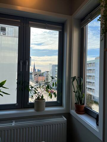 Sentral leilighet med privat parkering og balkong. gallery image 5