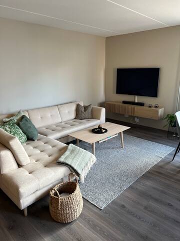 Sentral leilighet med privat parkering og balkong. gallery image 2