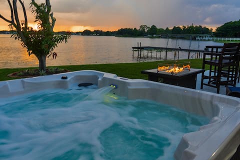 Lakefront Hot Tub Retreat | Sunset View | Near UCF