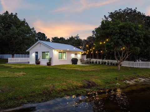 Luxury studio with lake view!