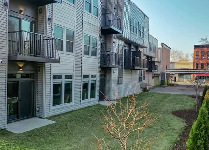 C1- 1bed/1bath Apt. - Cleveland, OH