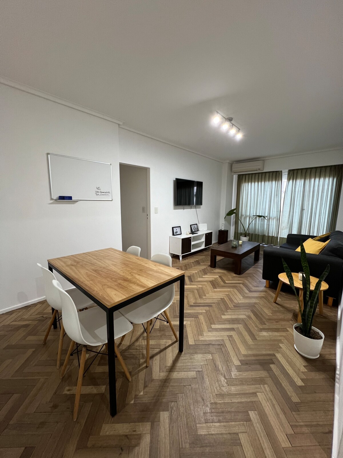 Top performing Airbnb: Apartment in Colegiales in Colegiales