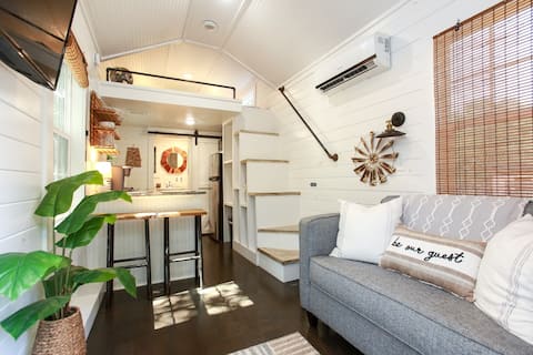 Top Airbnb: Tiny Haven on Big Canoe Creek in Birmingham / Hoover