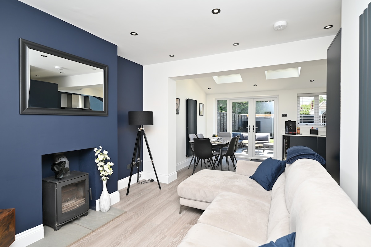 Top Airbnb: Ultra-modern Three bedroom house. in Rugby