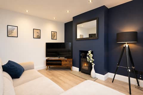 Top Airbnb: Rugby Modern Retreat 3 Bed 2 Bath Air con Parking in Rugby