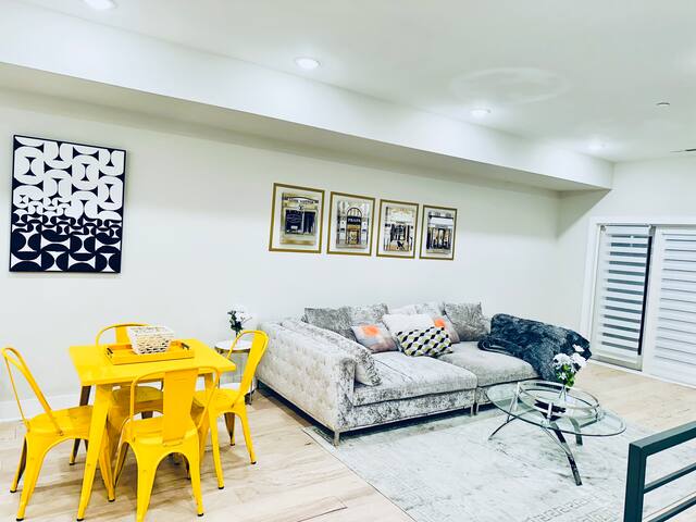 Designer 3BR Penthouse + Rooftop Free Cancellation gallery image 4