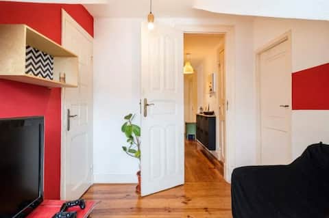 Top Airbnb: Whole flat 3 bedrooms 8 people em Areeiro