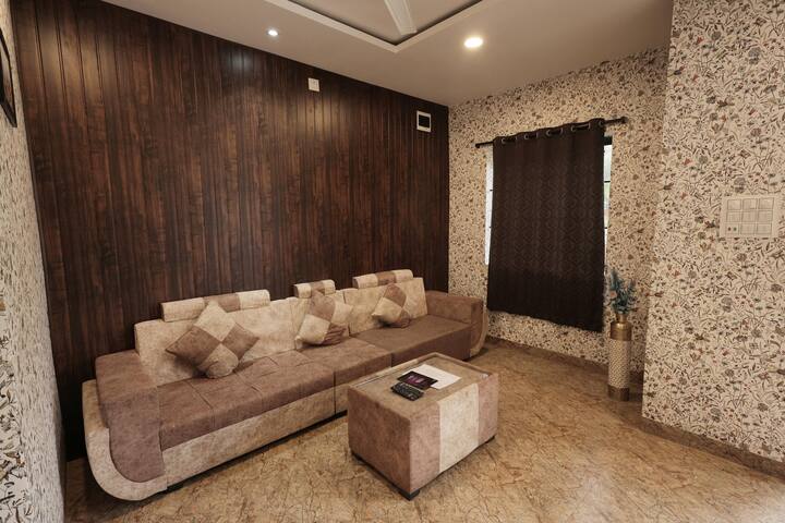 Private Pool N Kitchen Facility - Mhow