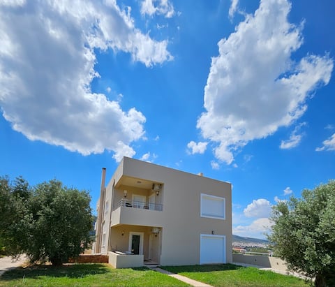 Villa 12' from airport 15'~port 25'~acropolis