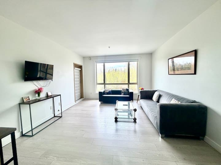 Three Bedroom, One Condo, Endless Comfort - Surrey, BC