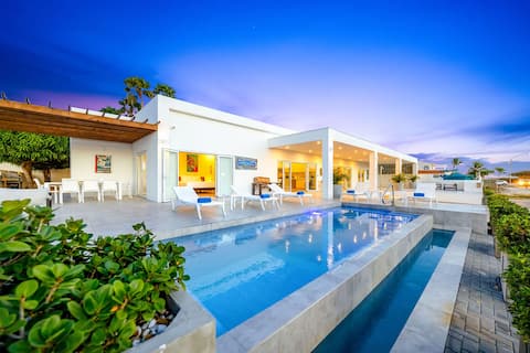 Luxury Beachfront Villa|2 Pools|BBQ|Catalina Beach