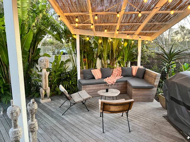 Tropical Beach House & Cedar Hot Tub gallery image 5