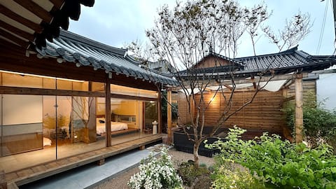 Gamseong Hanok Stay O-won Stay, where you can enjoy a special experience of playing the gayageum you