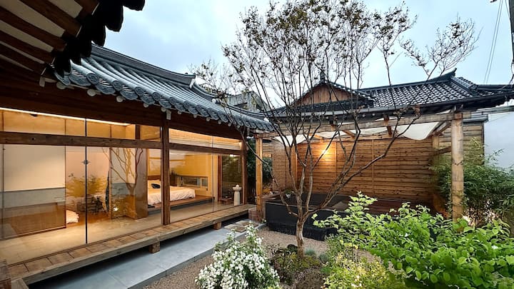 Gamseong Hanok Stay O-won Stay, where you can enjoy a special experience of playing the gayageum…