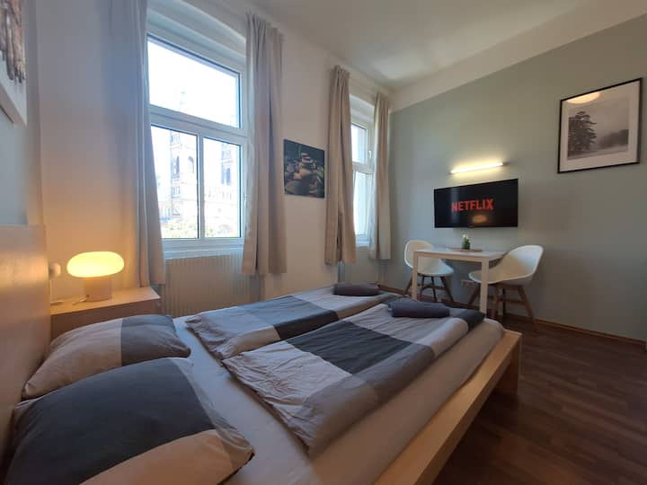 Cozy City Apt. 2br @Josefstadt ~Wifi ~12min Center - Vienna