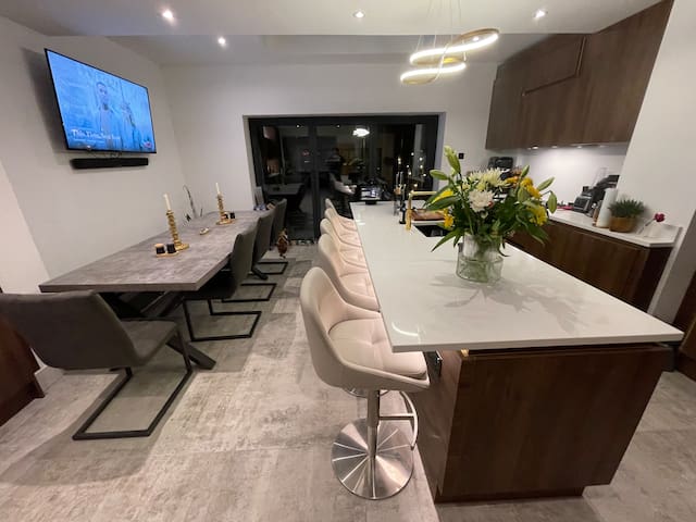 Contemporary family home with all the extras