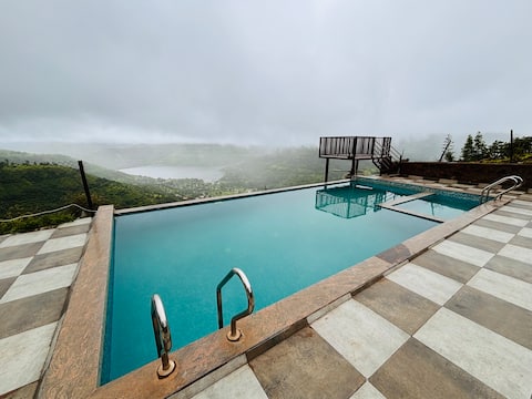 Paramount’s Vinayaka 3bhk Lake View Infinity Pool