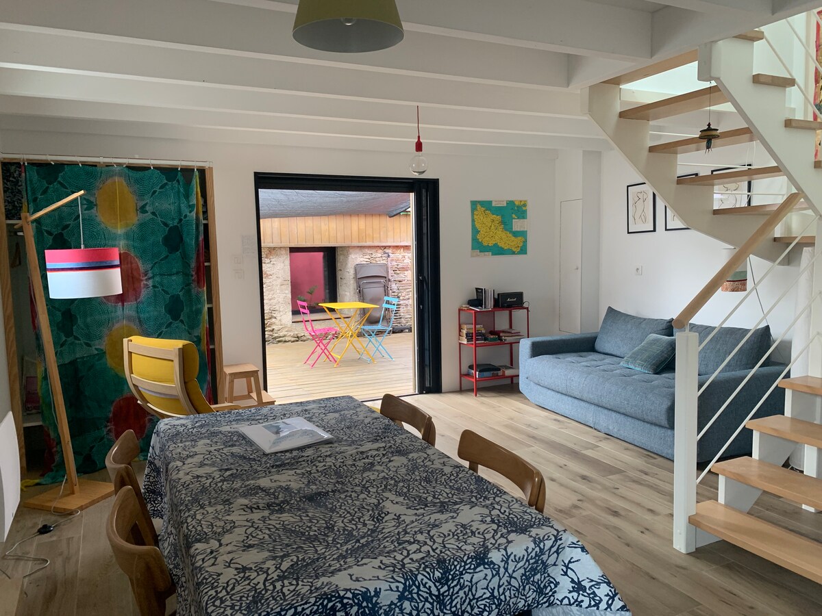 Annonce Airbnb populaire: Peaceful cocoon close to the Palais à Le Palais