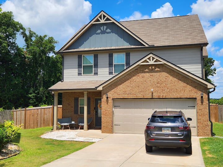 Entire Home- 4 Bed -2.5 Bath Near Atlanta Speedway - Hampton, GA