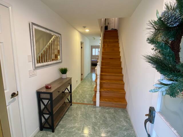 Bright and Beachy Townhome, Steps Away From Beach gallery image 3