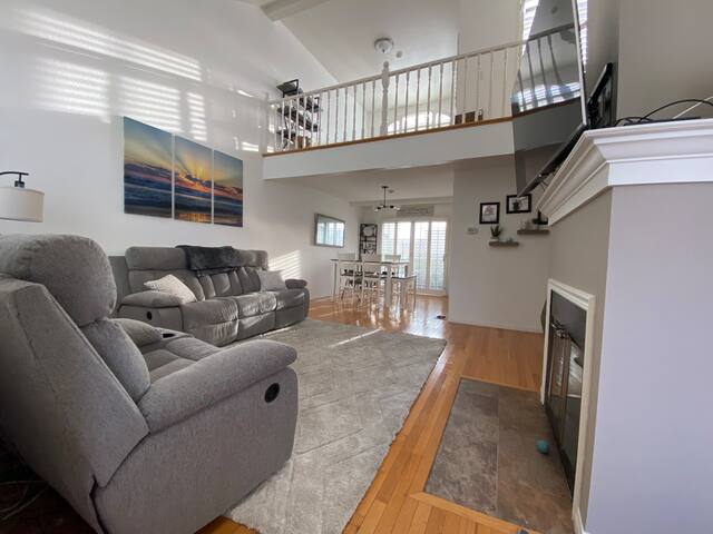 Bright and Beachy Townhome, Steps Away From Beach gallery image 4