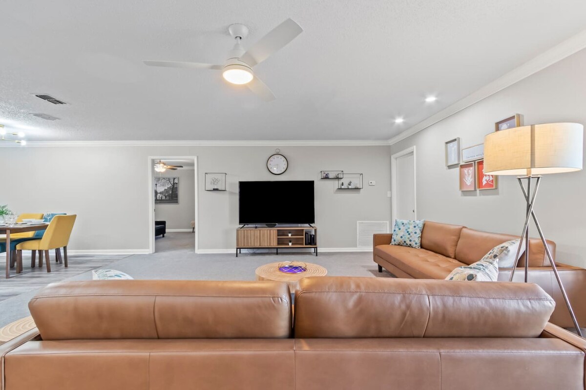 Popular Airbnb listing: Apollo Beach Pool Home & Game Room Oasis in Apollo Beach