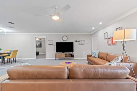 Popular Airbnb listing: Apollo Beach Pool Home & Game Room Oasis in Apollo Beach