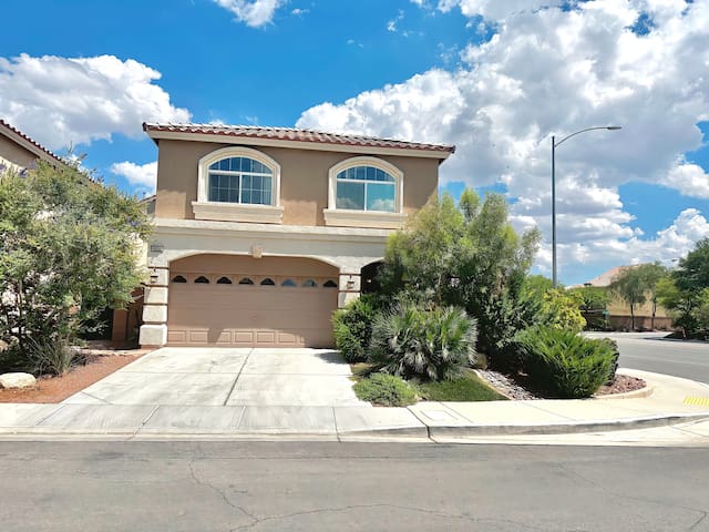 Lovely Home. Great location!