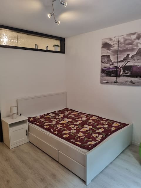 quiet and uninahe apartment