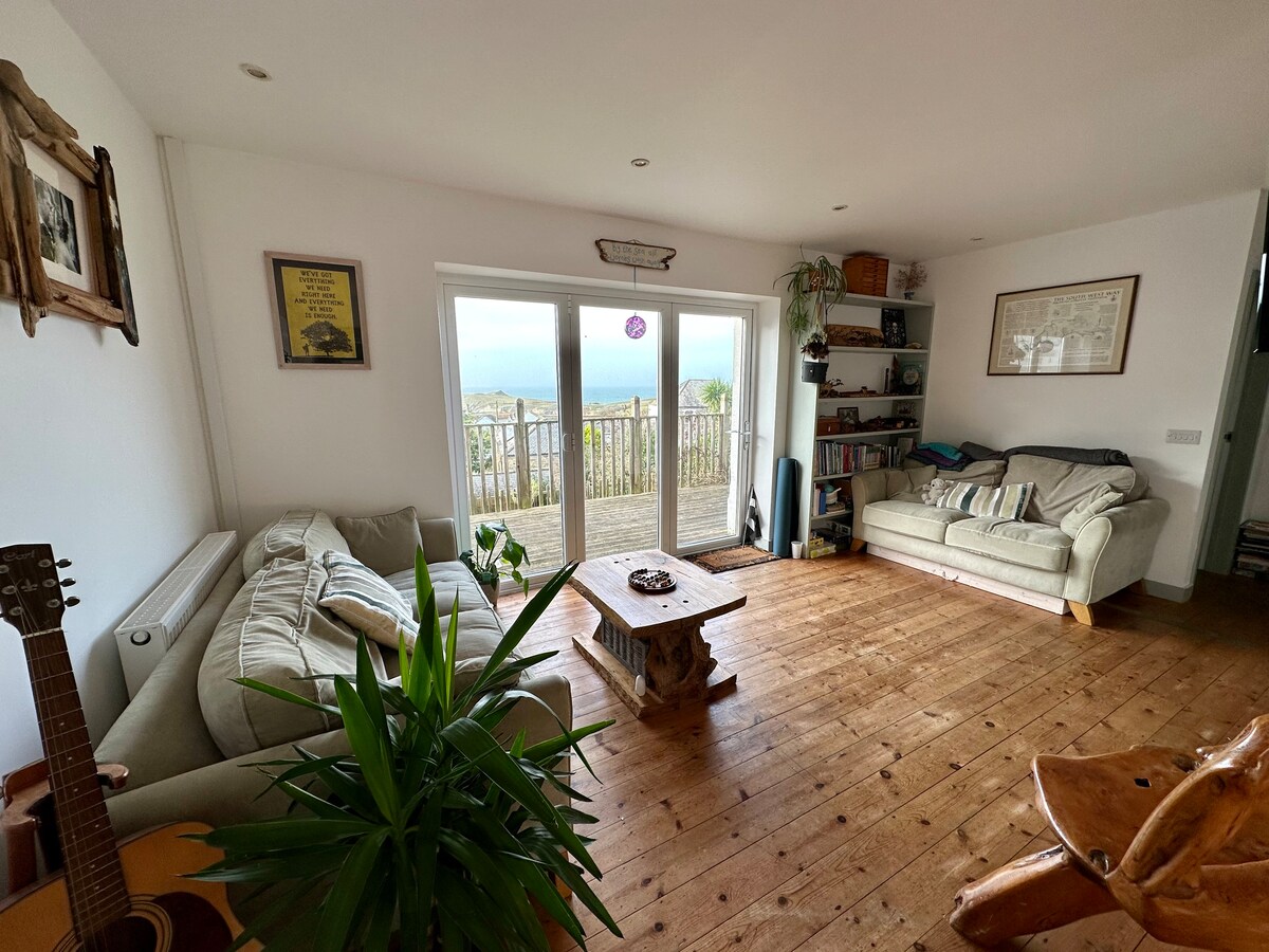 Successful Airbnb property: Sea views and sunsets - spacious family home in Newquay