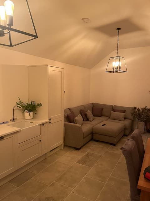 Popular Airbnb listing: The Little Nook: in Nottinghamshire