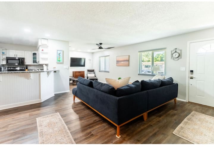 Casual, Relaxing 2/2 Sfh Remodeled, In Dunedin. - Dunedin, FL