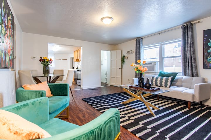 3br Home | 2-designated Parking | Up To 10 Sleeps - Pittsburgh, PA