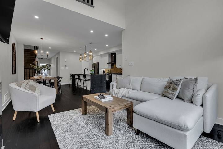 Luxury Beautiful Home in Ottawa! gallery image 5