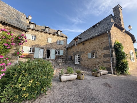 La Roulière in Aubrac, swimming pool, pétanque, barbecue