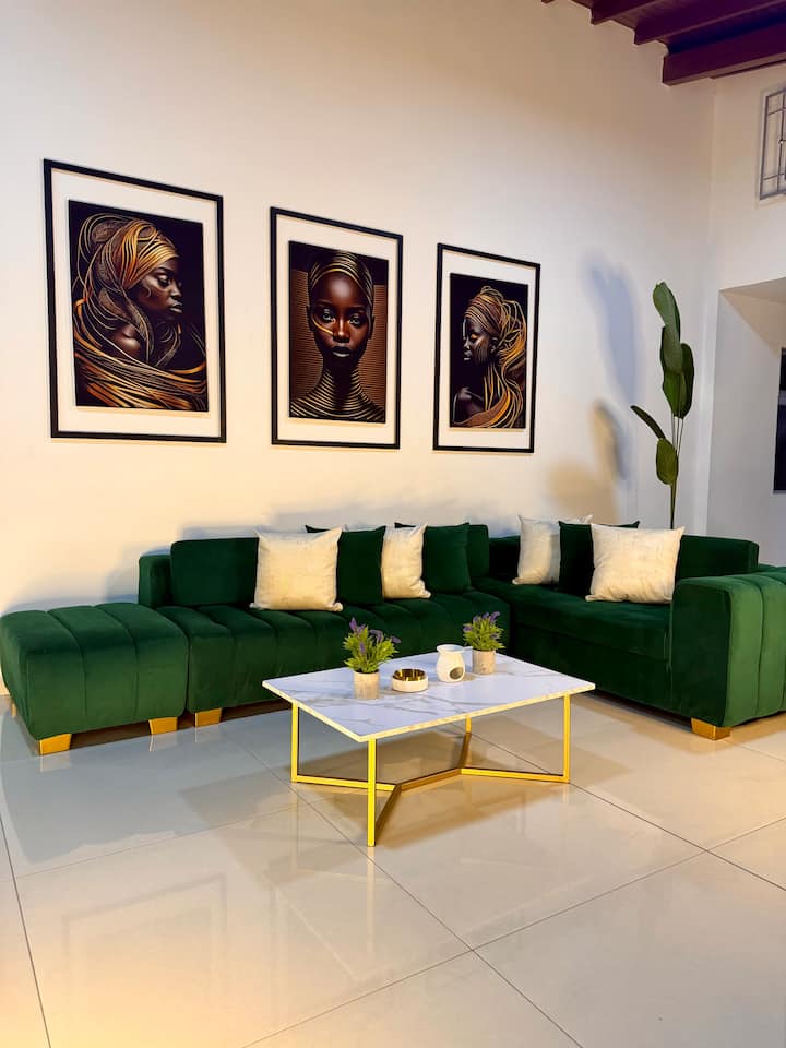 Casa Moderna Con Balcón Y Terraza - Laureles - Medellín, Colombia