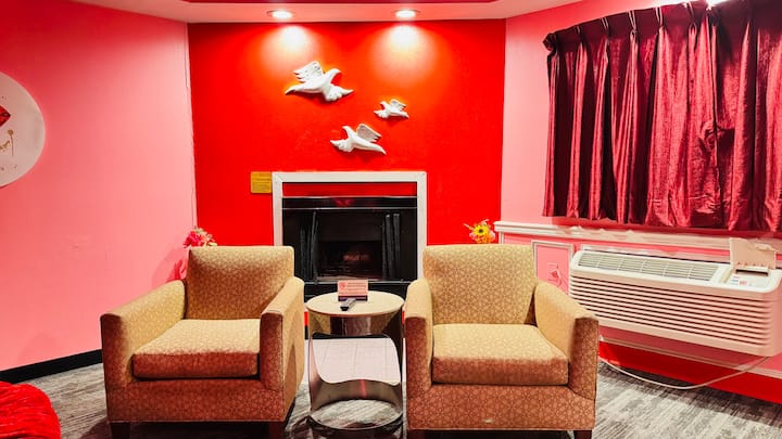 Sweetheart Theme Suite with Jacuzzi & Fireplace - Hotels for Rent