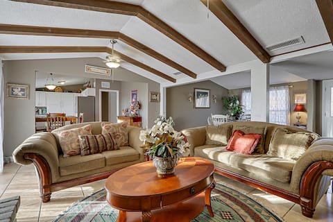 Successful Airbnb property: Cozy Mountain View Retreat. Tri-level home. in El Paso
