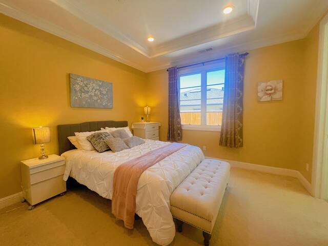 Stanford1.8mile4B/3B超大停车场豪华优雅house适合大型团体及家庭出行度假 gallery image 3