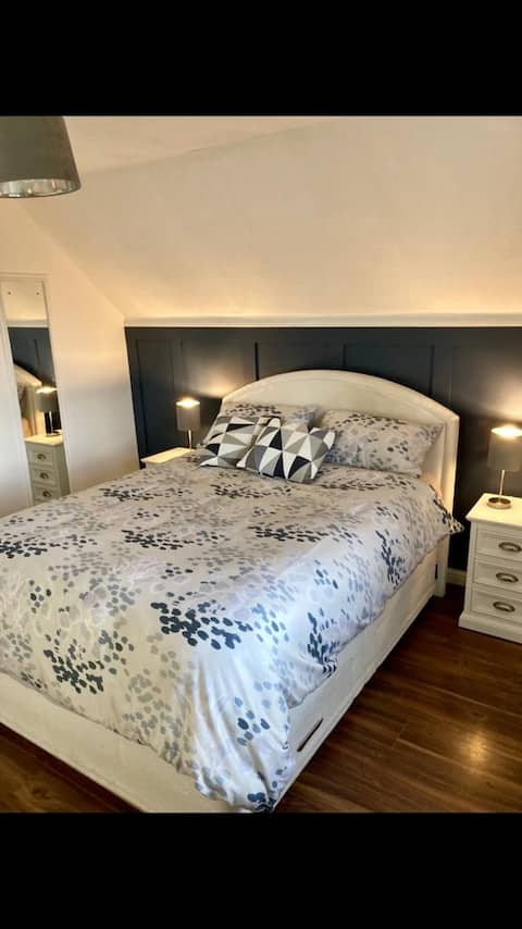 Cosy home in Portlaoise w/ free parking