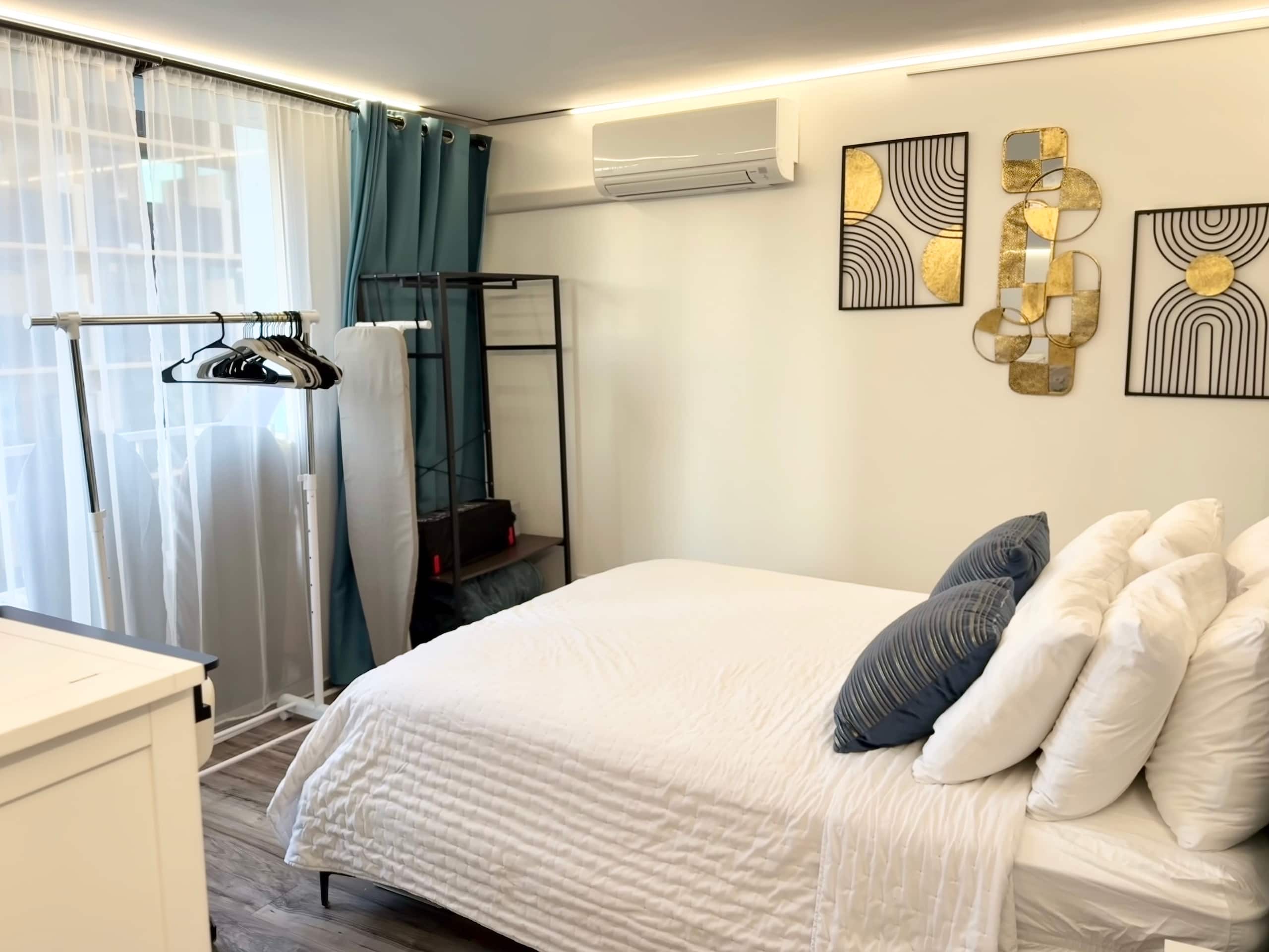 Minutes Away from Beach! Sea-N-Waikiki Condo! - Image 35