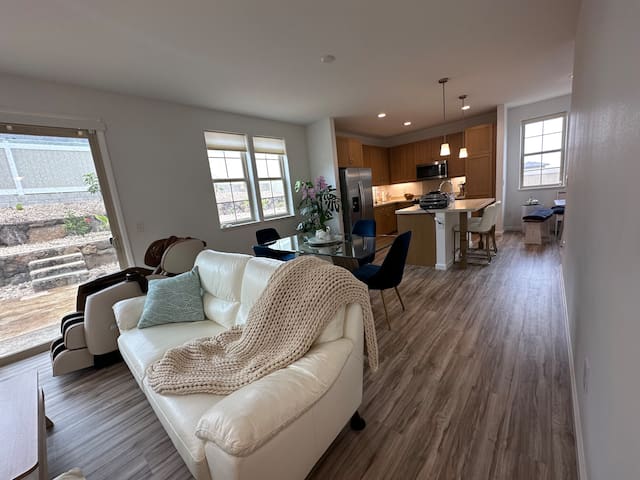 Ocean and Mountain View/ Gardener’s Dream Gateway