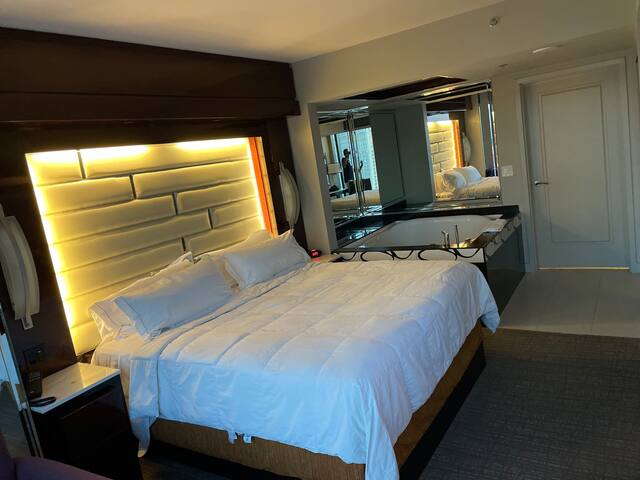 ELARA center strip perfect location gallery image 4