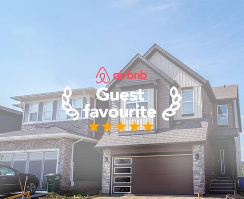 Beautiful 4BR Home ~ Near YYC ~ Stylish & Relaxing