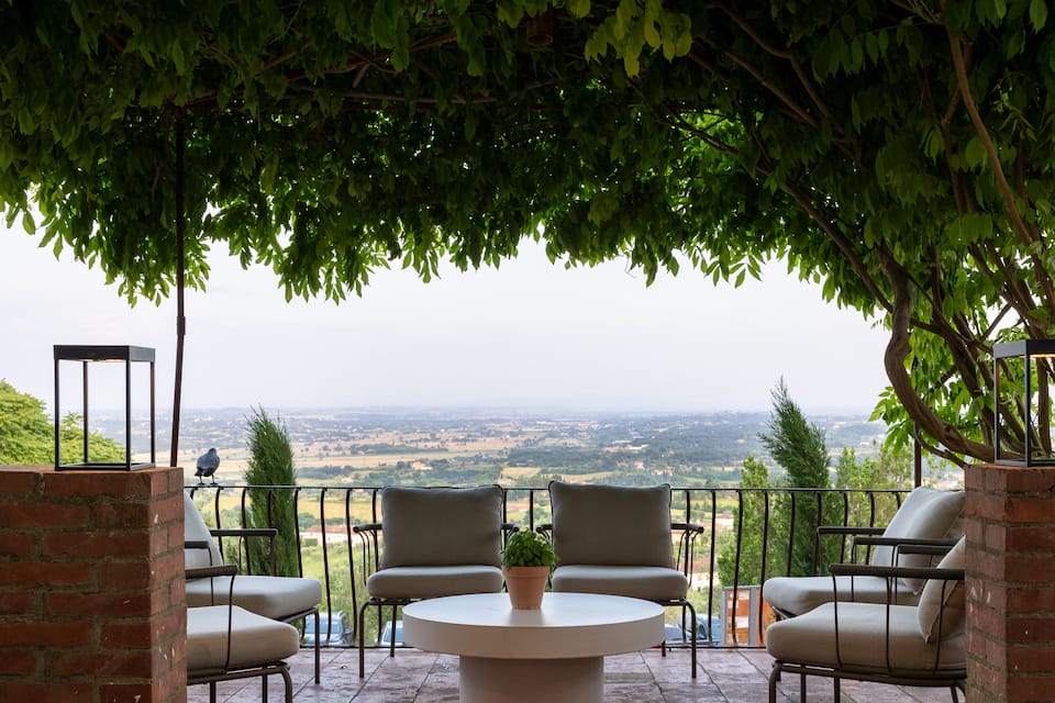 Palazzo Trapani, a frescoed hill-town residence with its own garden, Lucignano, Tuscany, Italy, photo 5 of 10