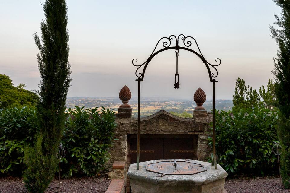 Palazzo Trapani, a frescoed hill-town residence with its own garden, Lucignano, Tuscany, Italy, photo 3 of 10