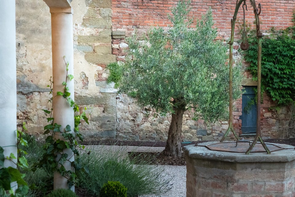Palazzo Trapani, a frescoed hill-town residence with its own garden, Lucignano, Tuscany, Italy, photo 2 of 10
